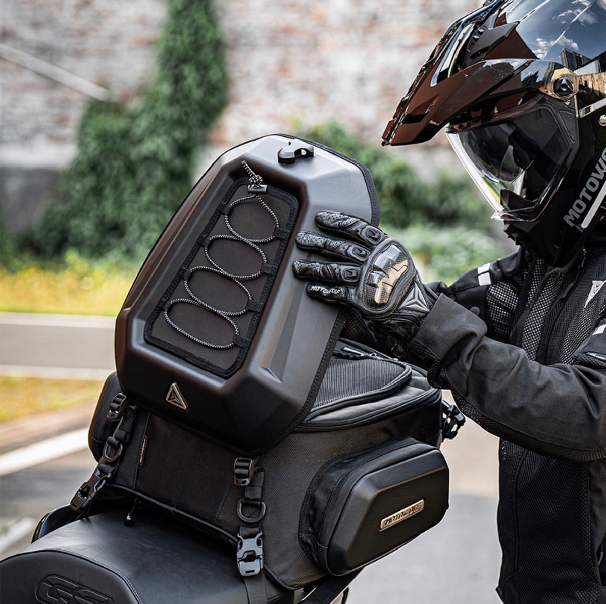 Motowolf MB17 Motorcycle Tail Bag – 23–35L Expandable